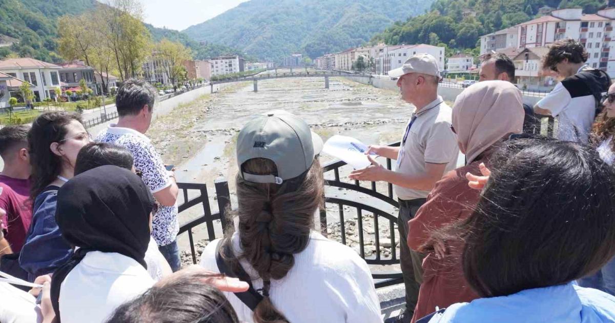 kastamonuda ogrenciler felaketi yerinde inceledi Nkgbihru.jpg