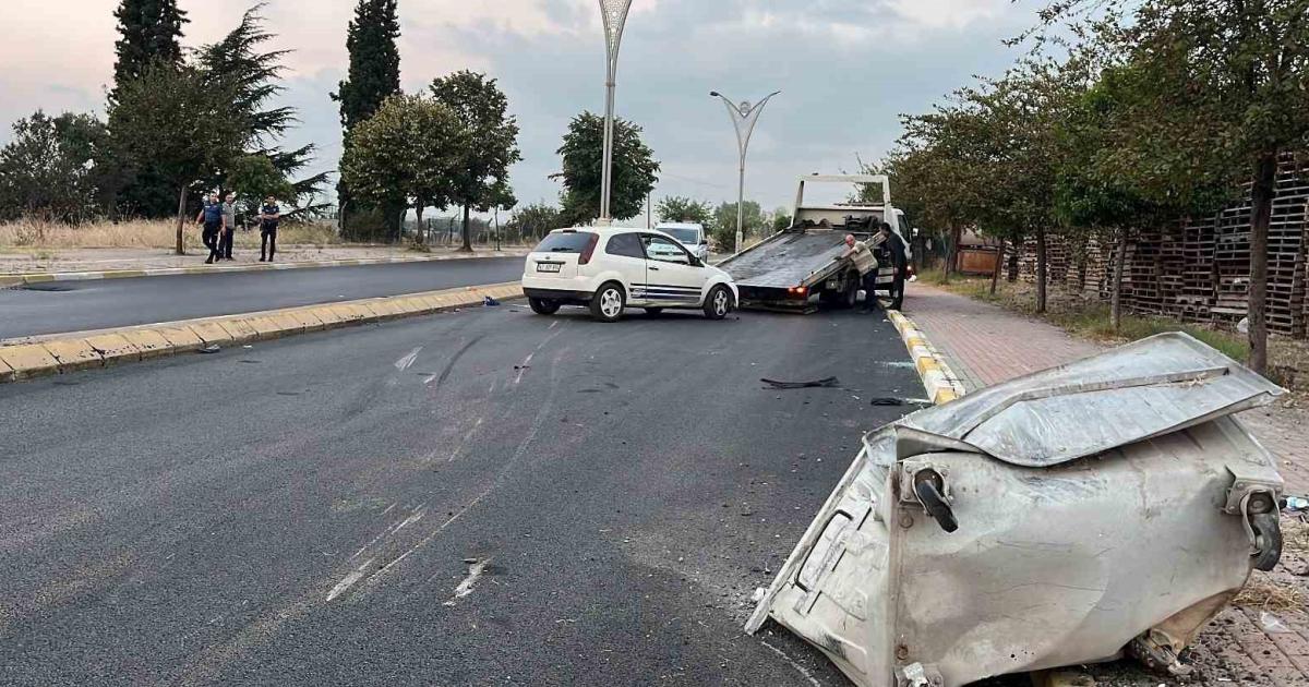 kocaeli gebzede otomobil takla atti surucu hastaneye kaldirildi jJeFEDqR.jpg