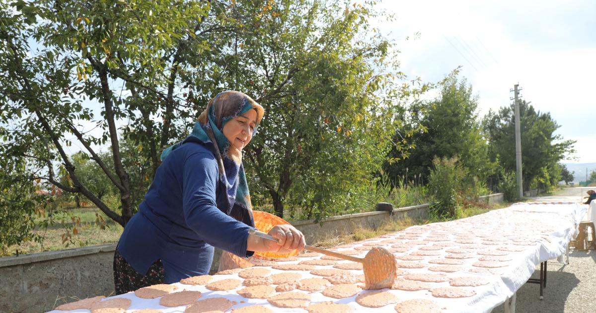 ankara cubukta kadinlar tarhana ureterek burs sagliyor 4gIkPXuX.jpg