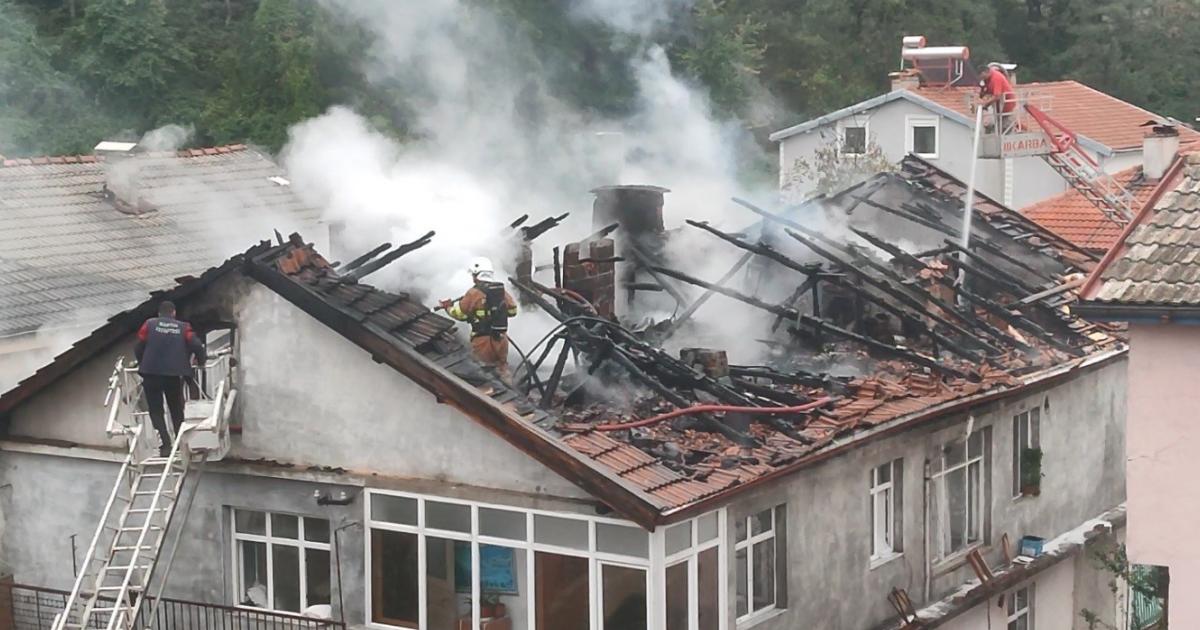 bartin ulusta yangin 72 yasindaki kadin ve kedileri mahsur kaldi Al1POOqF.jpg