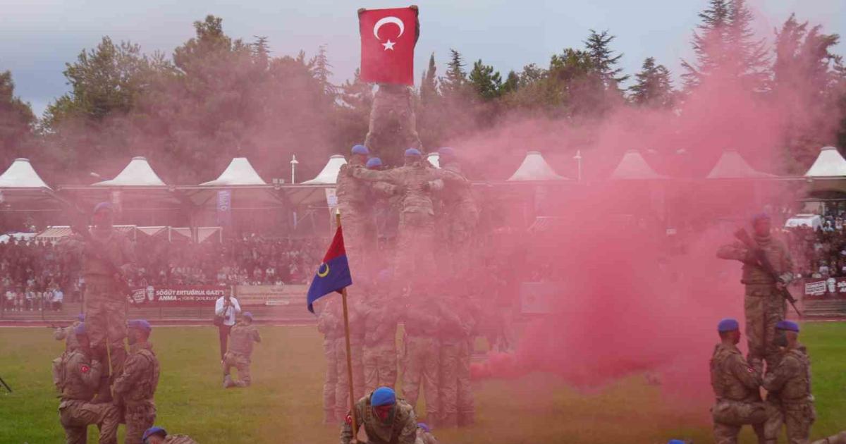 ertugrul gaziyi anma ve yoruk senliklerinde muhtesem final S5p6vTs3.jpg