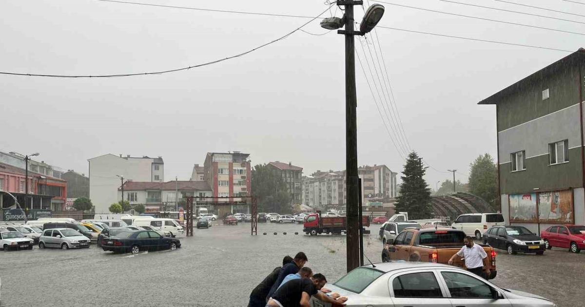 siddetli yagislar zonguldak caycumayi vurdu KjmIXJ5J.jpg