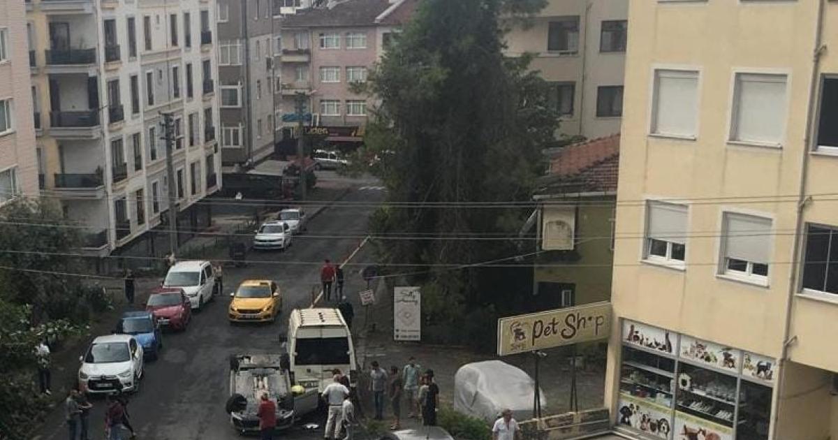 zonguldak ereglide sehir icinde otomobil takla atti YzVxtTnp.jpg