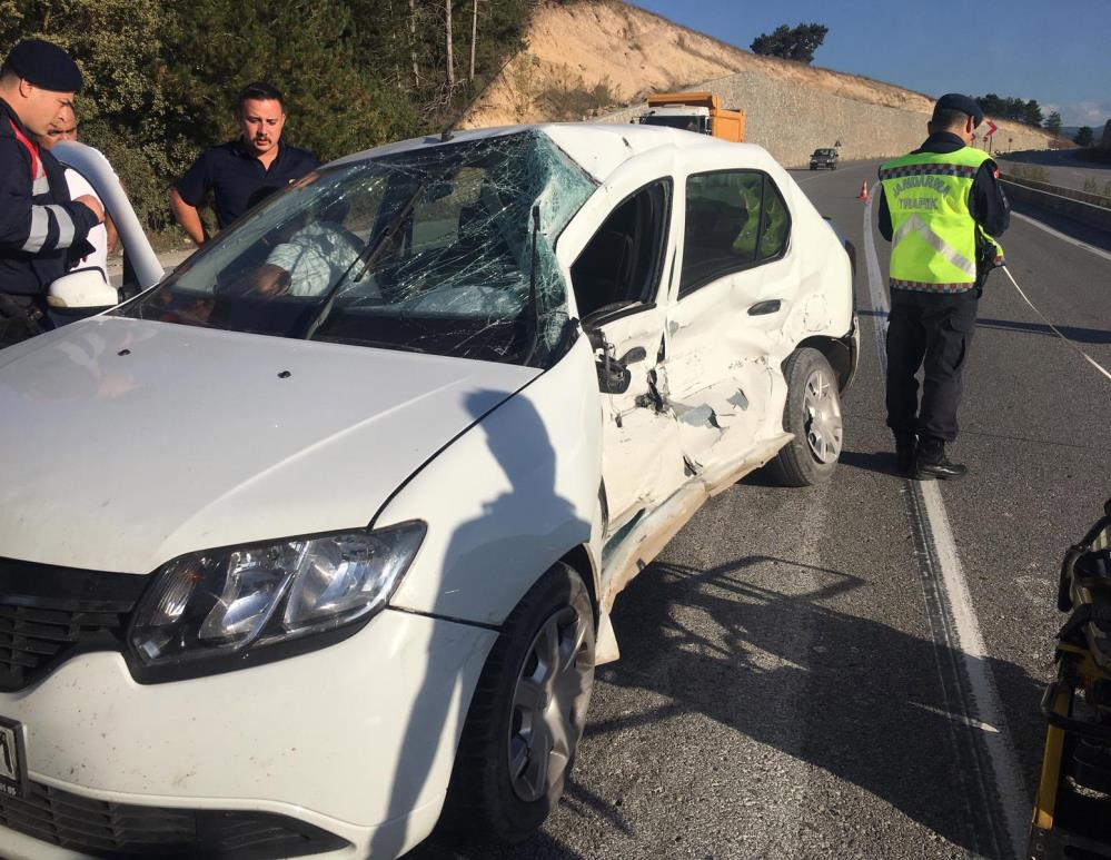 Bolu'da 1 Kişi Araçta Sıkışarak Yaralandı