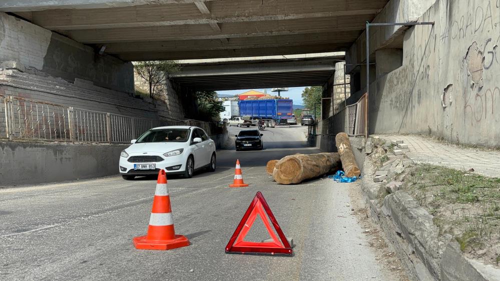 Bolu'da Trafik Kaosu Yük Düşünce Olay Büyüdü!