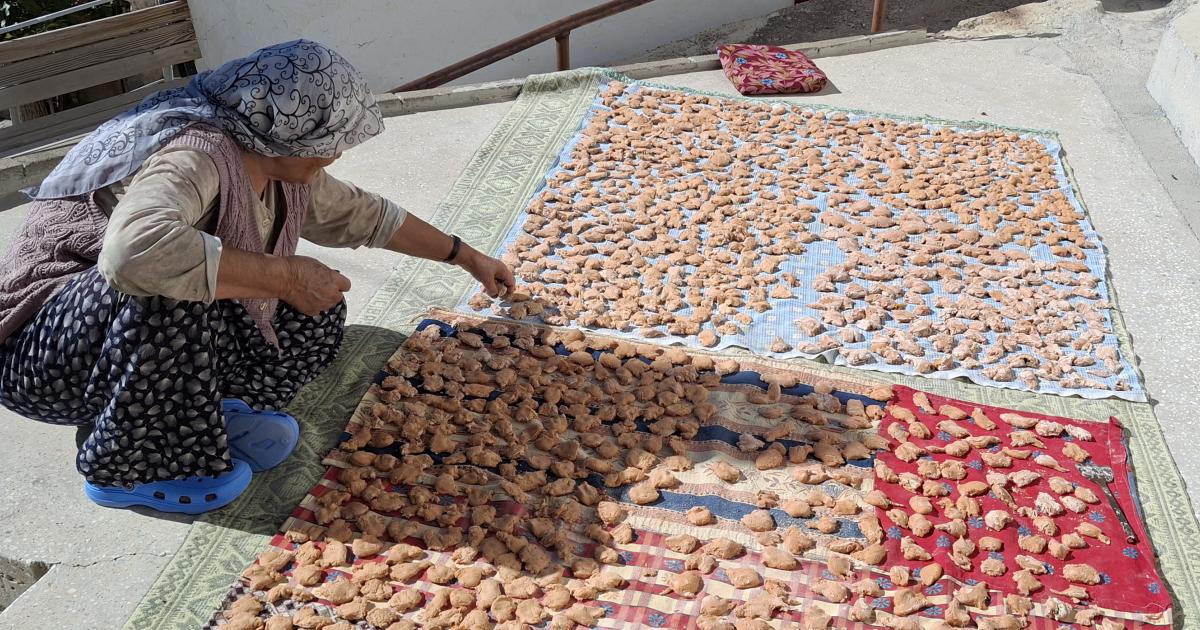 ankara beypazarinda kis hazirligi tarhana ve salca yapiminin puf noktalari IKH4NUbf.jpg