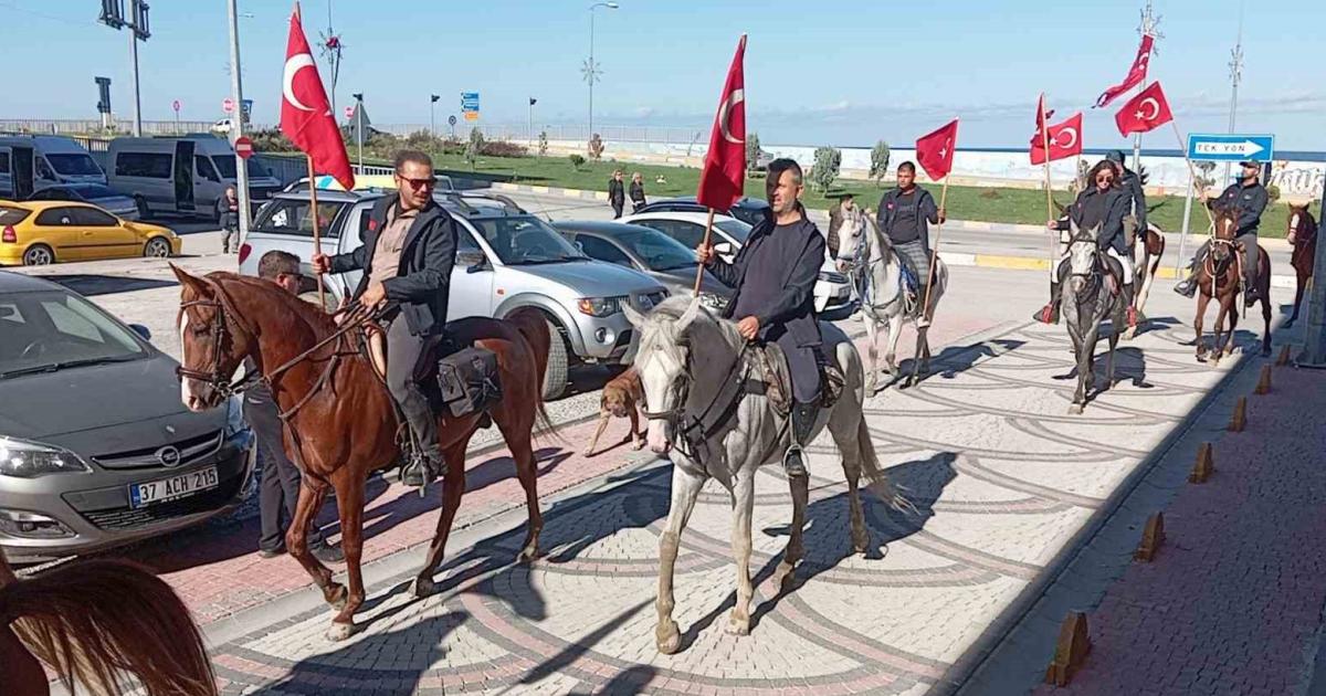 kastamonuda biniciler cumhuriyet bayrami icin istiklal yolunda yola cikti znEpnQLG.jpg