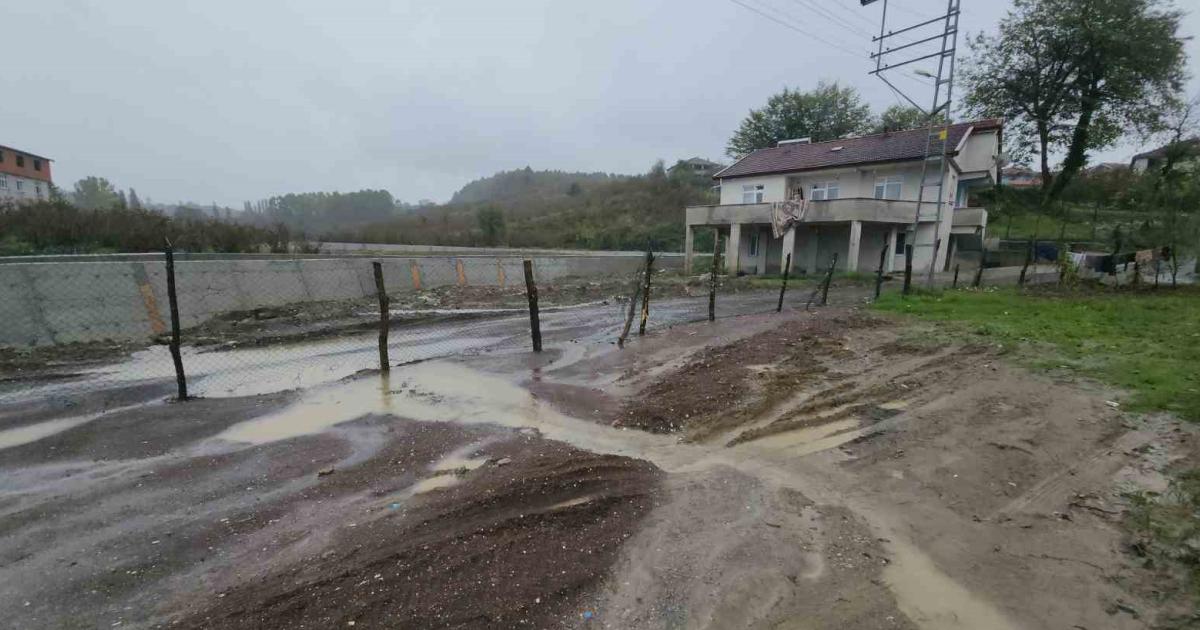 zonguldakli adam arazisinden gecen yolu kapatti a6Z5Upak.jpg