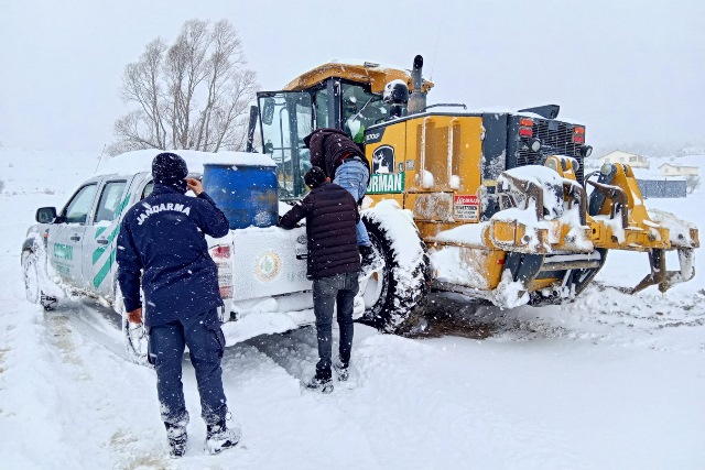 Bolu'da yaylada mahsur kalan 7 kişiyi orman ekipleri kurtardı