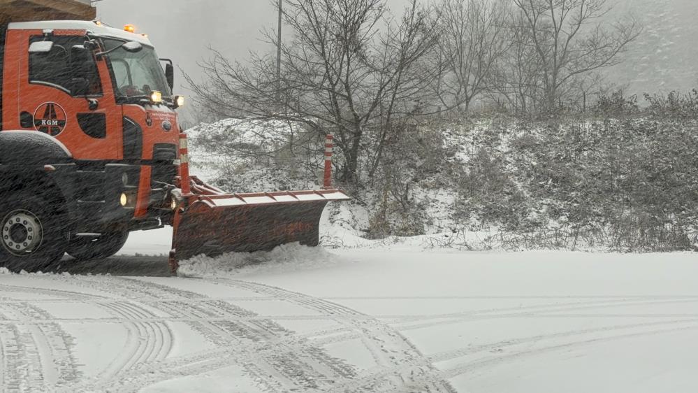 Bolu Dağı'nda beklenen kar başladı 1