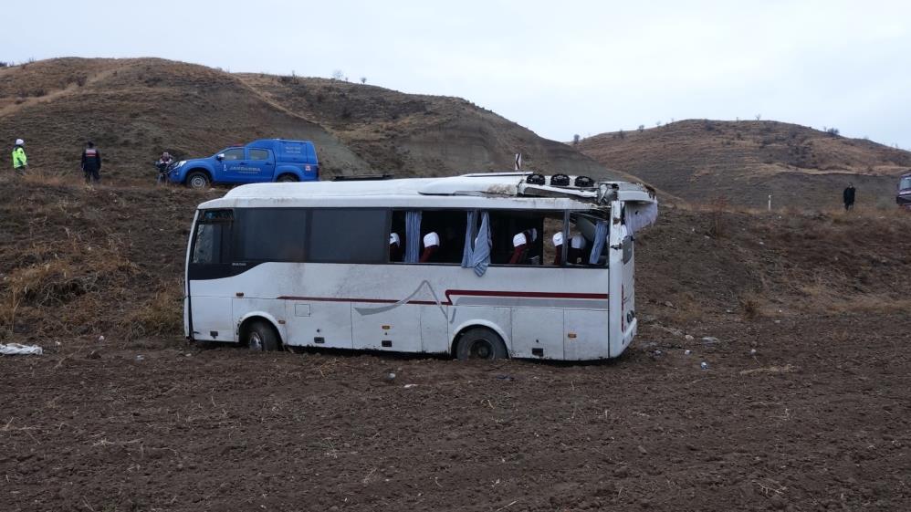 Çankırı'da midibüs şarampole devrildi