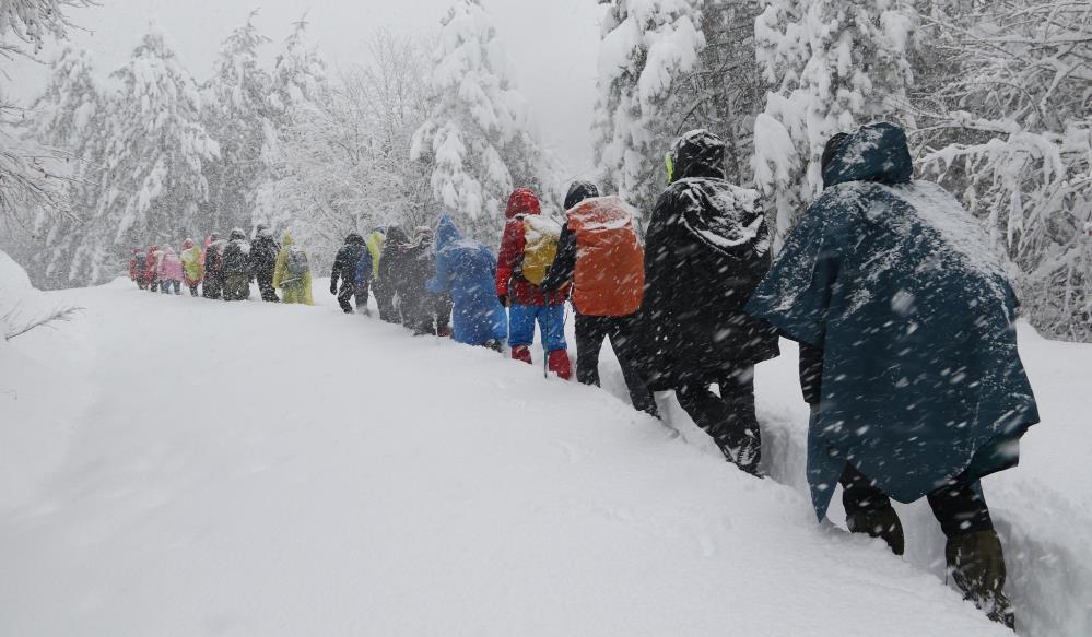 Doğaseverler 70 santimetre karda 9 kilometre yürüdü 2