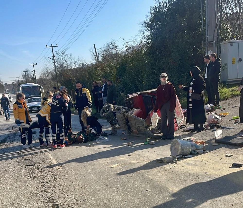 Sakarya'da feci kaza Baba olay yerinde hayatını kaybetti, oğlu ağır yaralandı