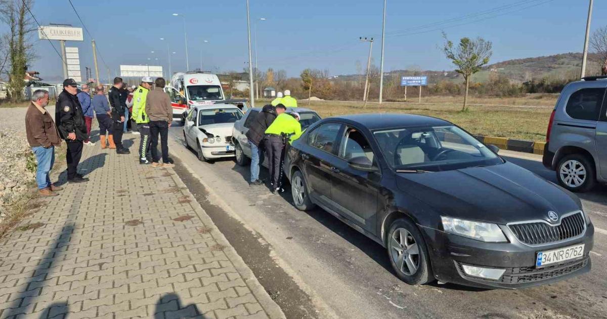 bartinda trafik kazasi 4 arac birbirine girdi juyKFp3F.jpg