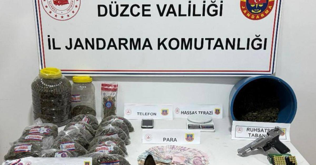 duzce akcakocada 3 kilo 425 gram esrar ele gecirildi gqYPdOX5.jpg