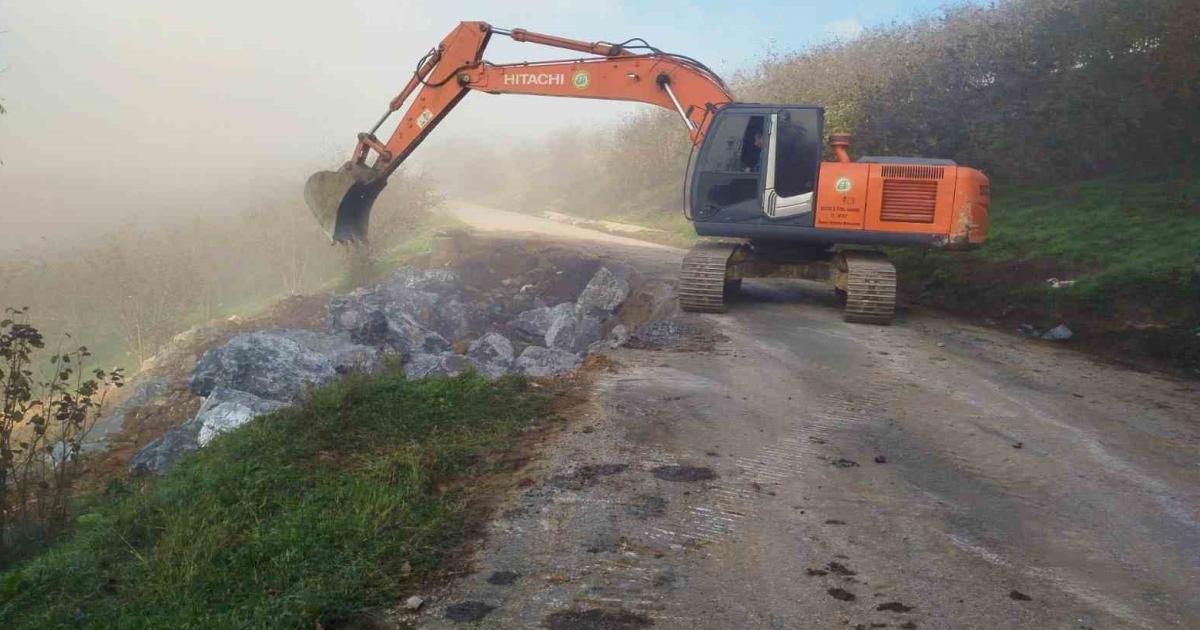 duzcede heyelan mucadelesi ve yol guvenligi calismalari OP3ODAOO.jpg