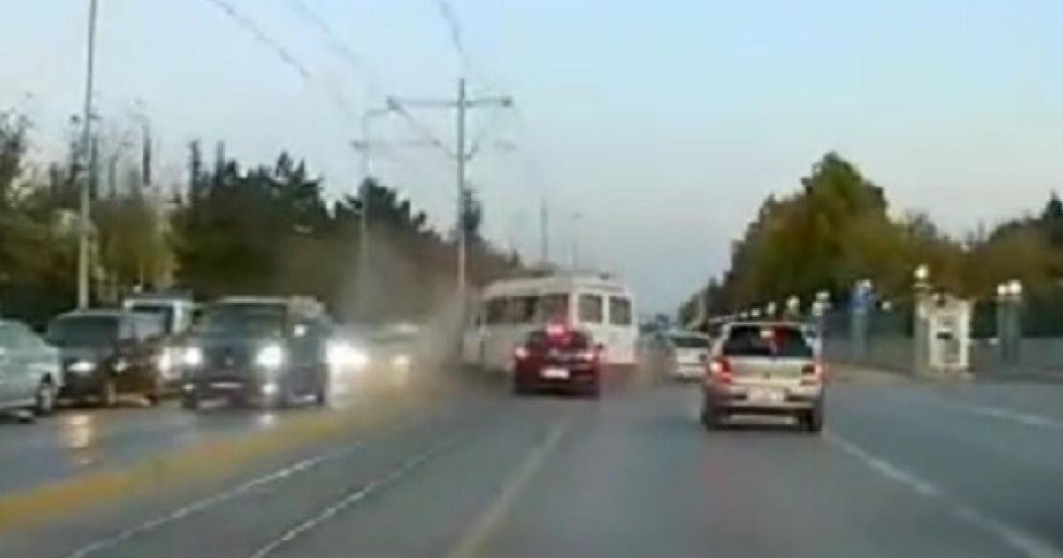 eskisehirde tramvay kazasi servis araci katener diregine carpti jeKXOvHS.jpg