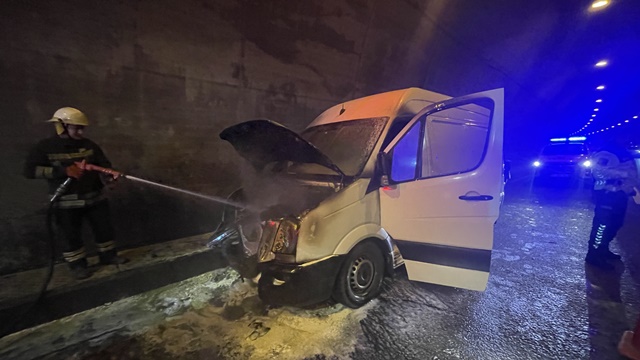 Bolu Dağı Tüneli'nde araç yangını ulaşımı aksattı