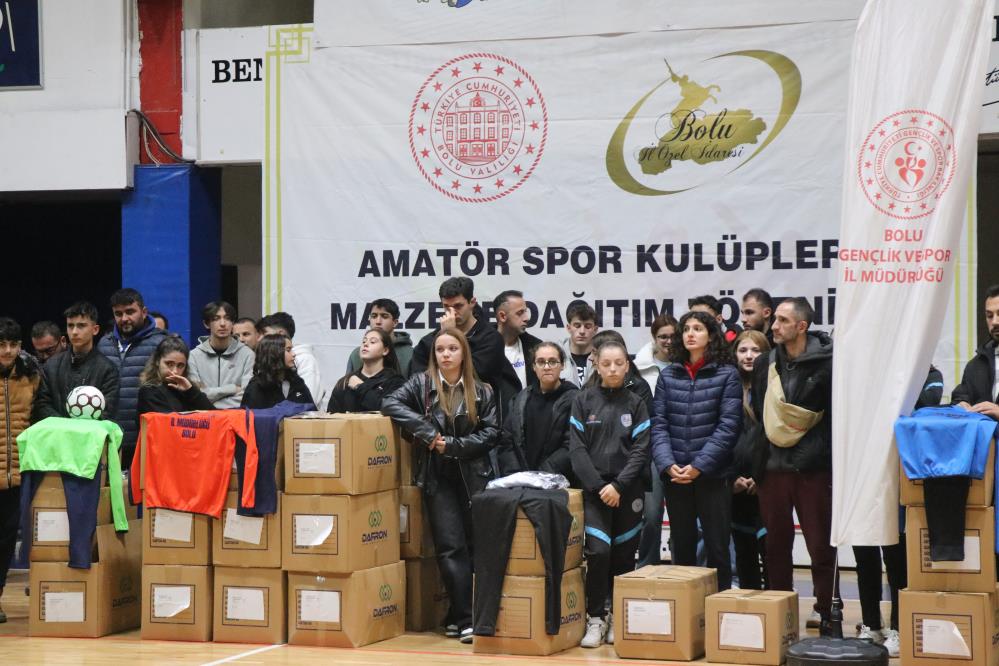 Bolu'da 33 spor kulübüne yüzlerce malzeme dağıtıldı