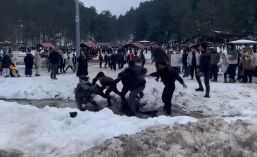 Hamsi festivalinde yumruklar havada uçuştu