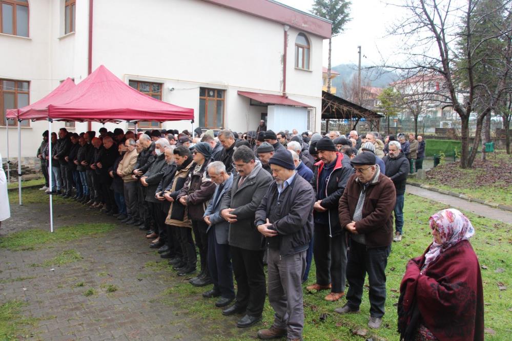 Öğretmen ve müdür şiddetiyle felç kalan gence son veda