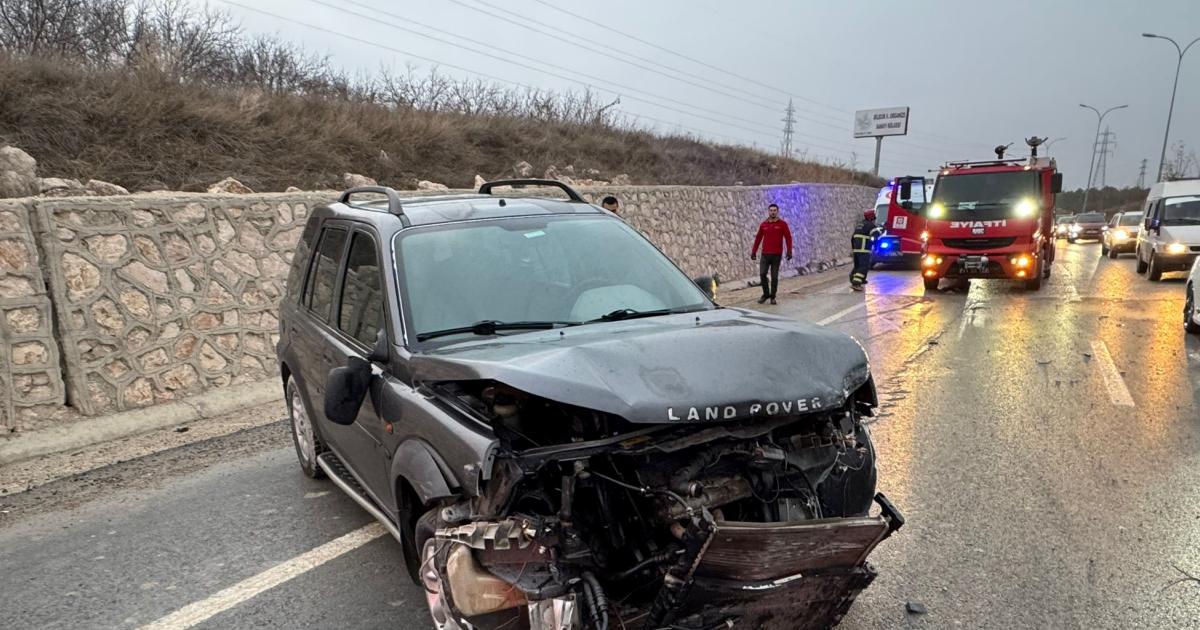 bilecikte trafik kazasi oldu 3 kisi yaralandi k3Z1fNWV.jpg