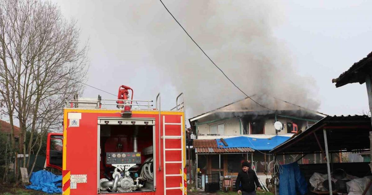 duzcede sobadan cikan yangin catiyi sardi 7MiCHAQ5.jpg