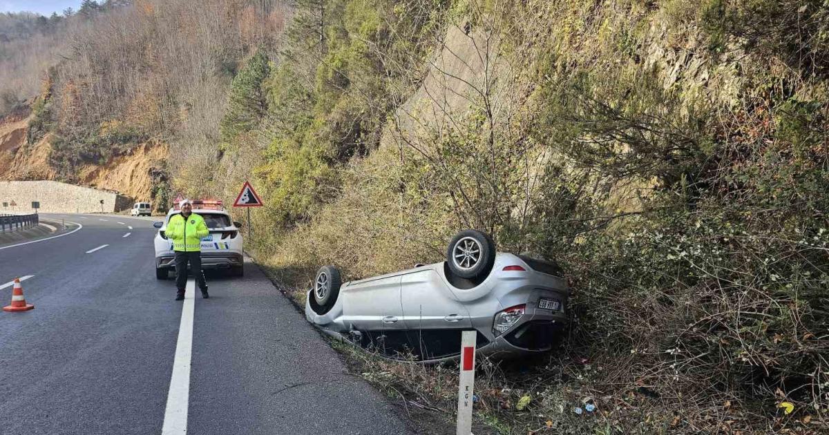 zonguldak eregli karayolunda trafik kazasi otomobil takla atti gn2wXtPr.jpg