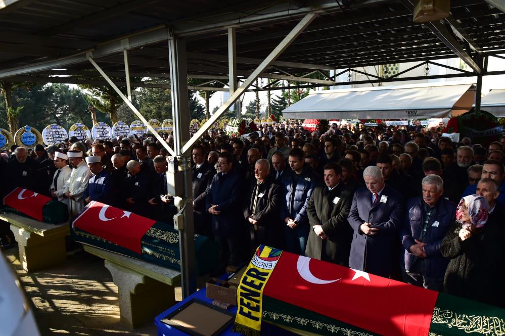 2 Otel yangınında hayatını kaybeden Güngör ailesi son yolculuğuna uğurlandı