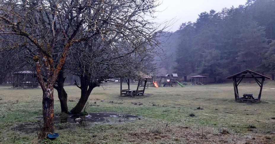 Abant Gölü’nde ziyaretçilere yağmur sürprizi