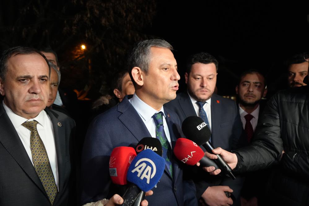 CHP Genel Başkanı Özel'den otel yangınında yakınlarını kaybeden iki aileye ziyaret 2