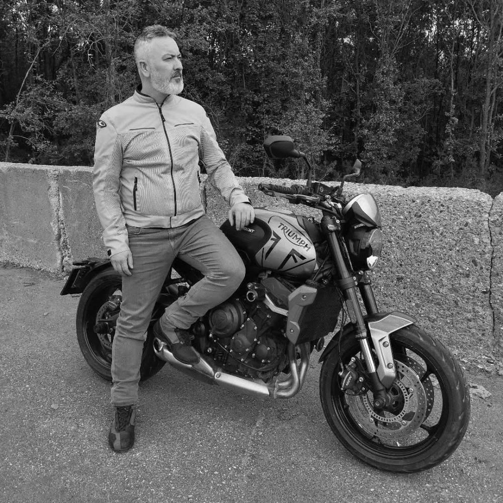 D 100'de bariyerlere çarpan motosikletin sürücüsü hayatını kaybetti photoaidcom greyscale