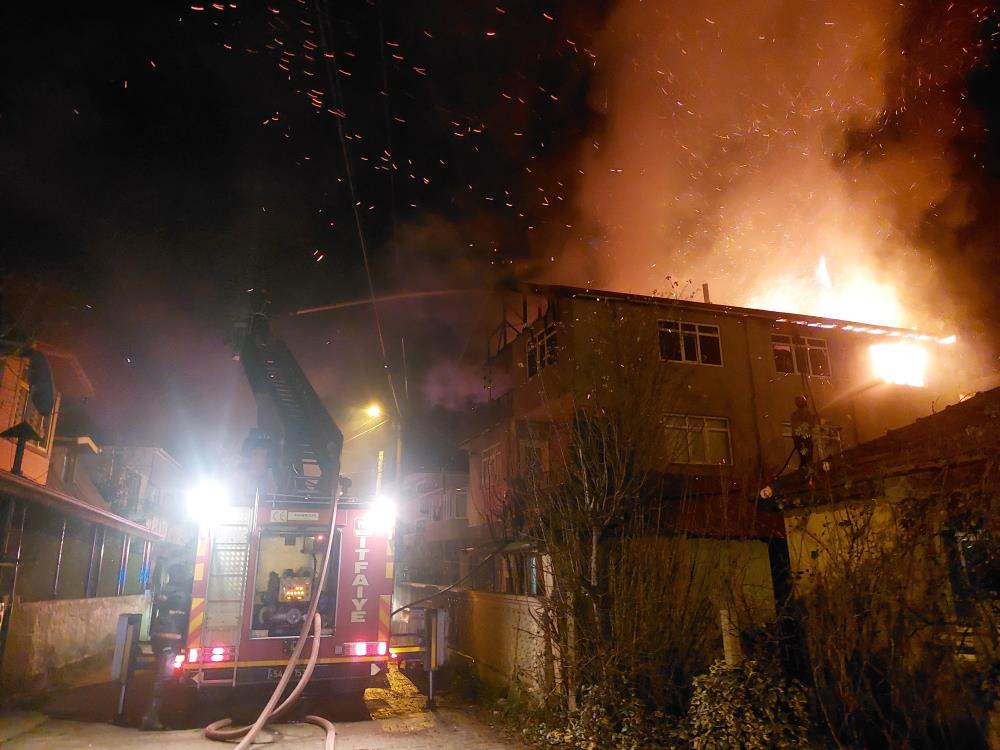 Sakarya'da geceyi aydınlatan yangın 2