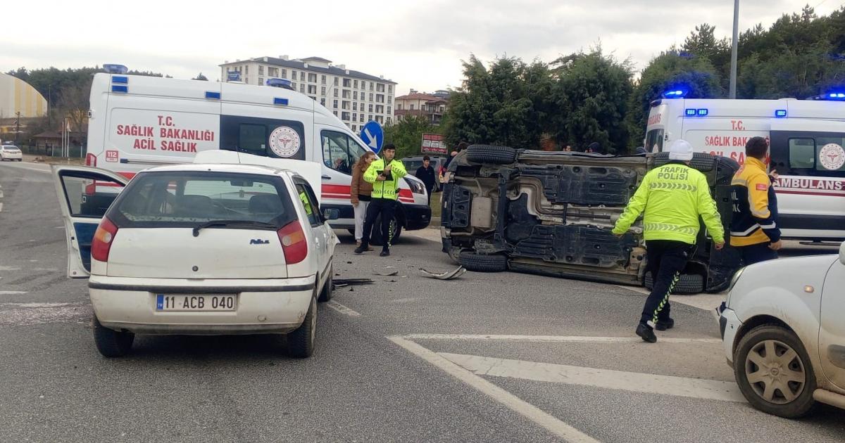 bilecikte trafik kazasi otomobil devrildi FTmIn9Mw.jpg