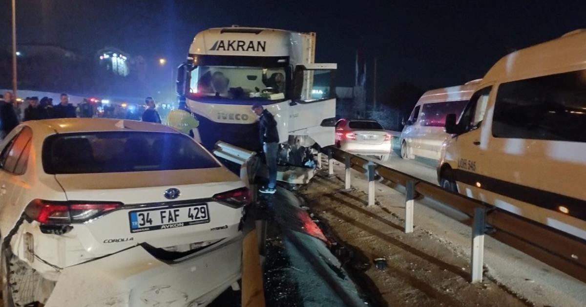 gebzede trafik kazasi 4 kisi yaralandi 3sJJqjjz.jpg