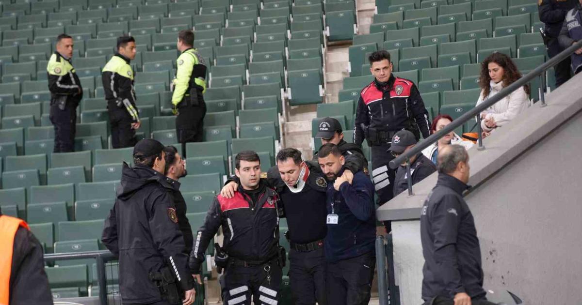 kocaelispor ile igdir fk macinda ortalik karisti swE395Ki.jpg