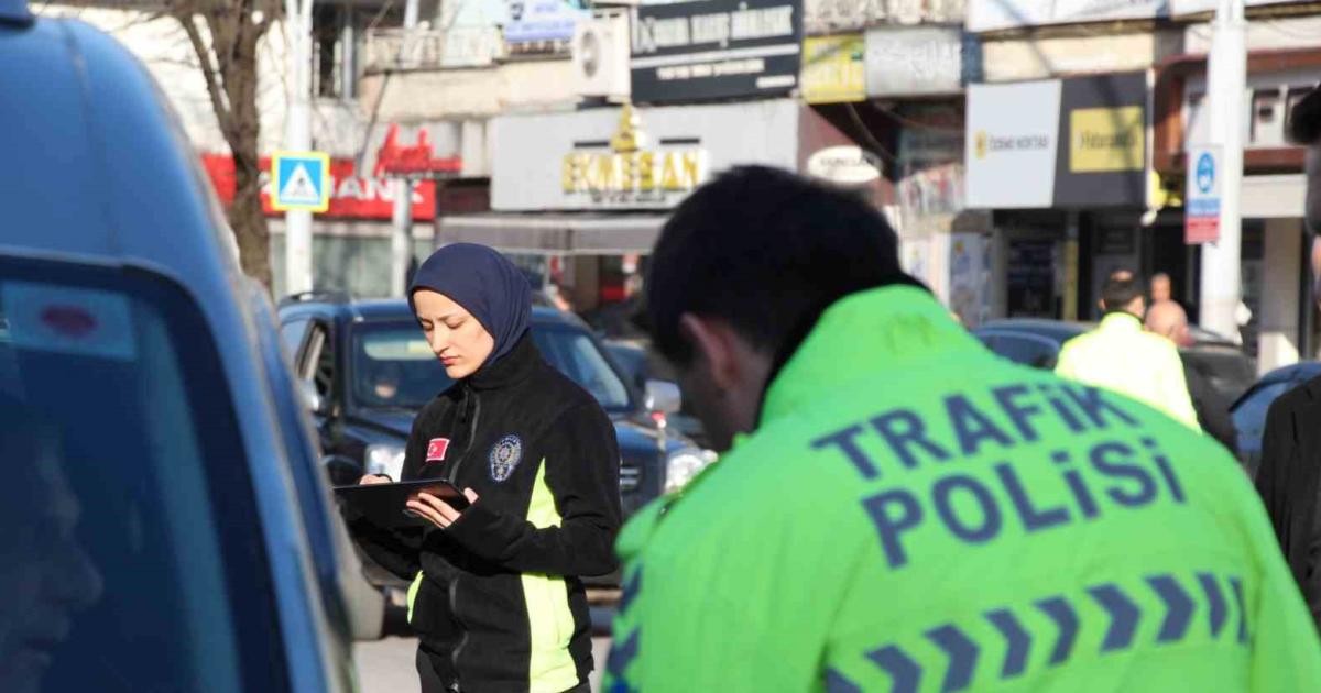 sakarya akyazida kurallara uymayanlar yandi SD1zKUkk.jpg