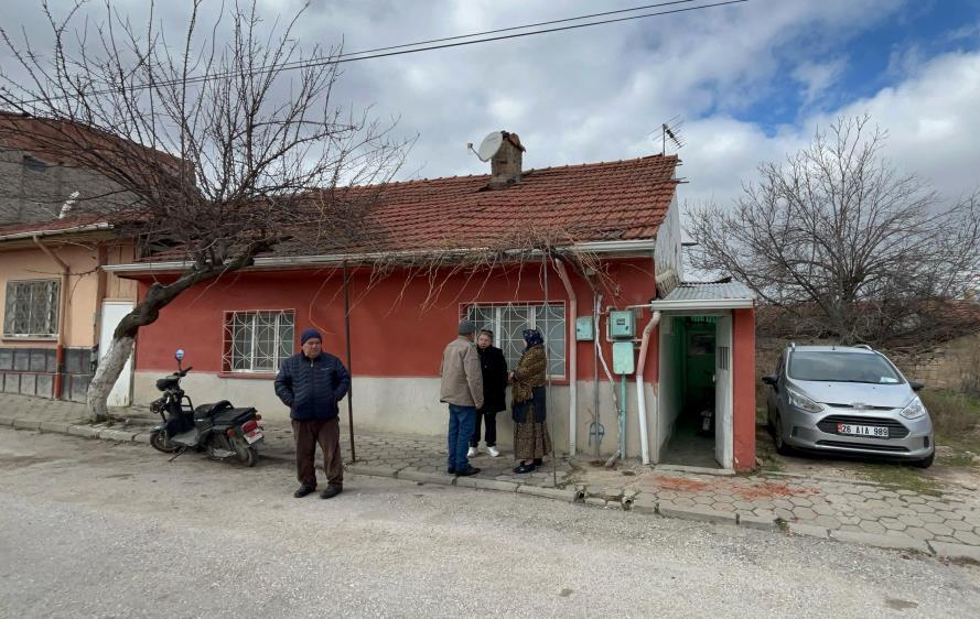 Bir hafta önce hayatını kaybeden 67 yaşındaki adamı fareler yedi