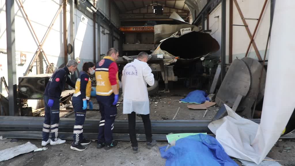 Gaziantep'te yakıt tankerinin patlaması sonucu 2 kişi öldü, 3 kişi yaralandı (3)