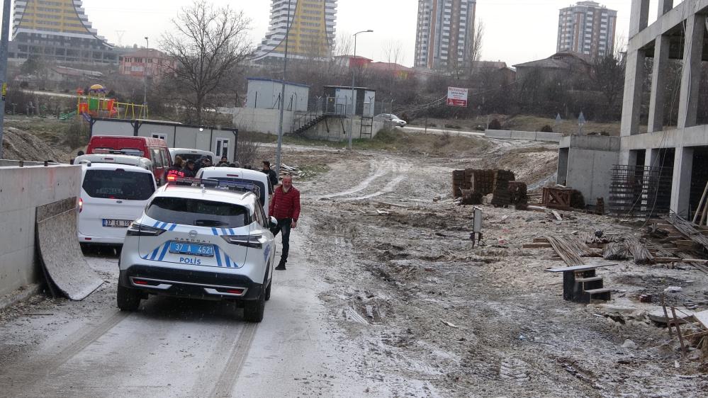 İnşaat işçileri tarafından yaralı halde bulunan genç kadın hayatını kaybetti