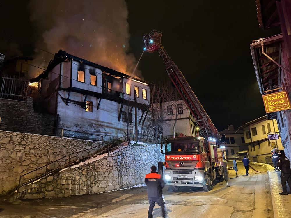 Safranbolu'da 150 yıllık tarihi konak alevlere teslim oldu