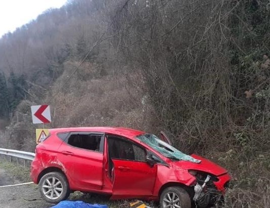 Şarampole devrilen otomobilin sürücüsü hayatını kaybetti