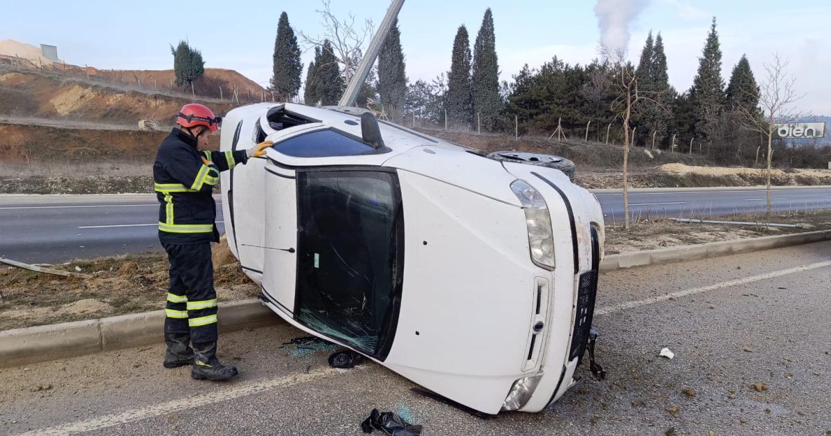 bilecikte refuje carpan otomobil devrildi VfCi8lzu.jpg