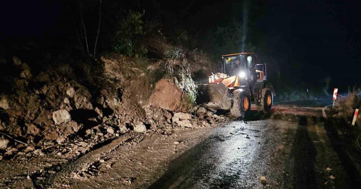 kastamonu bartin yolunda heyelan 87jTGNpf.jpg