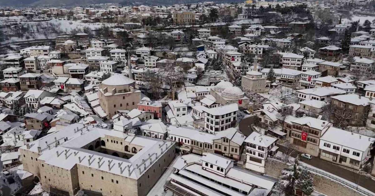 safranboluya yagan kar tarihi yapilari bir baska guzellestirdi AZJWuOQc.jpg