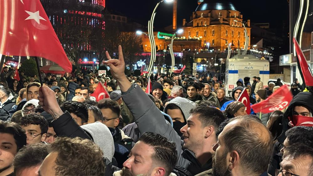 Bolu'da Halk Sokaklara Döküldü