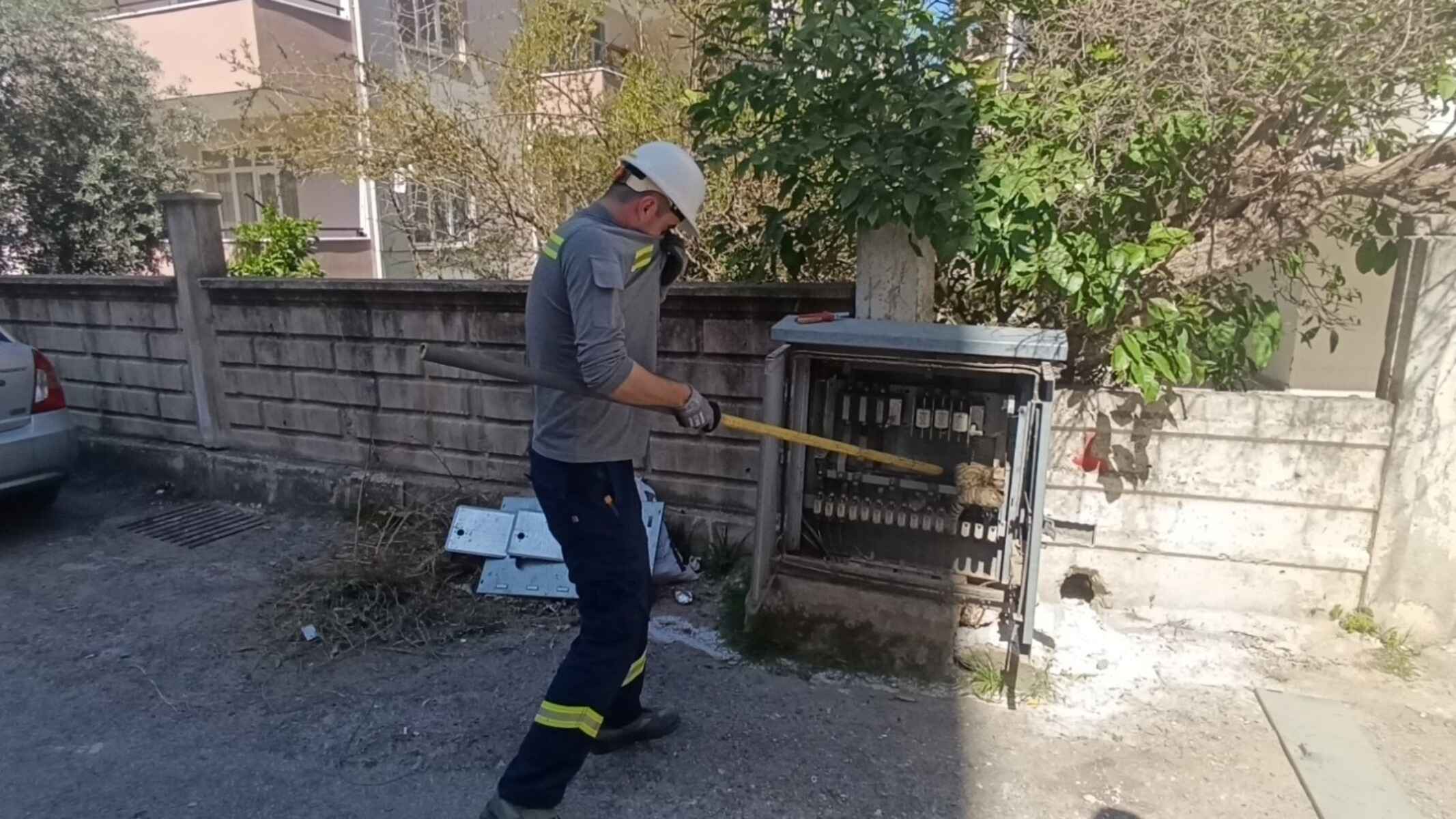 Elektrik baksına giren kedi akıma kapılarak telef oldu (1)