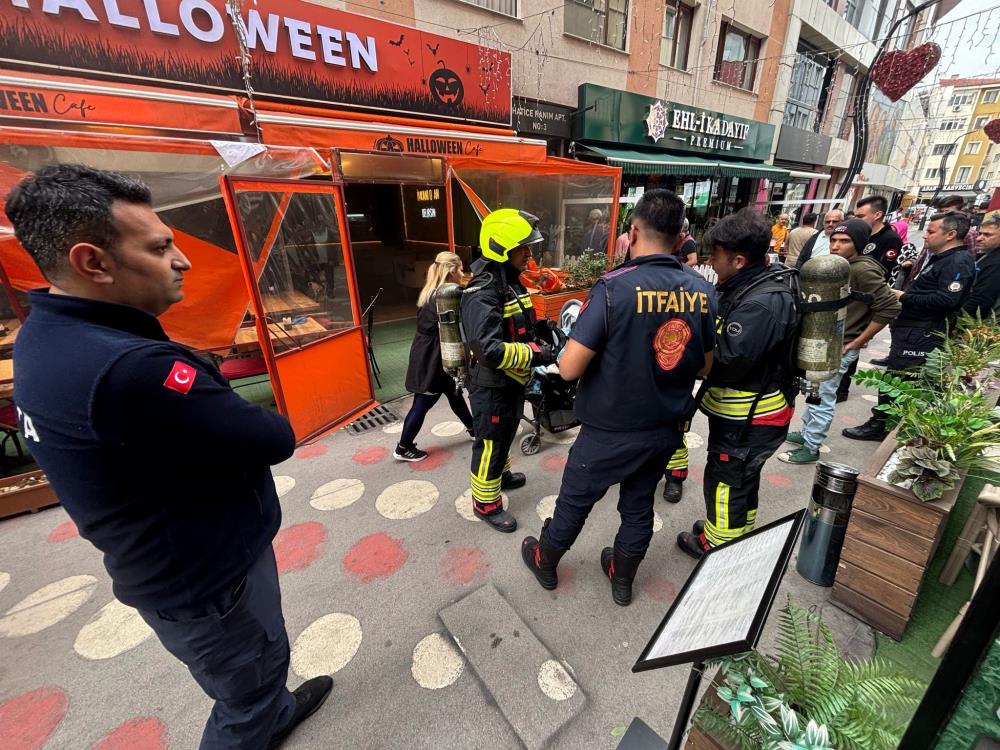 Fritöz az kalsın kafeyi yakıyordu