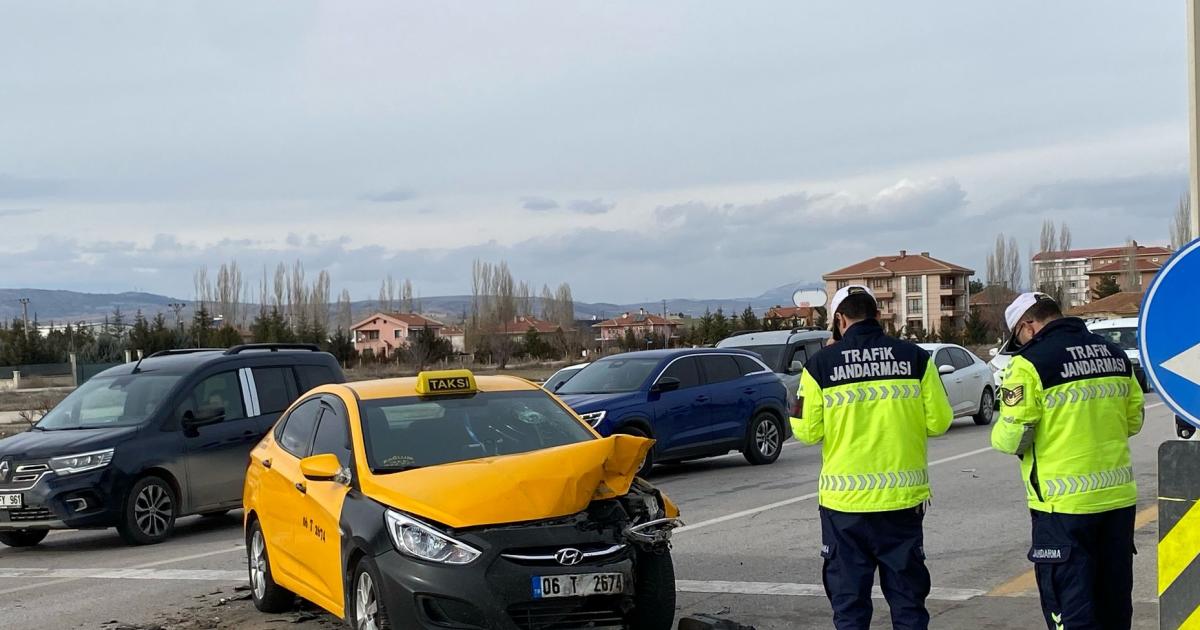 ankara cubukta trafik kazasi 5 kisi yaralandi Wcw2uvj1.jpg