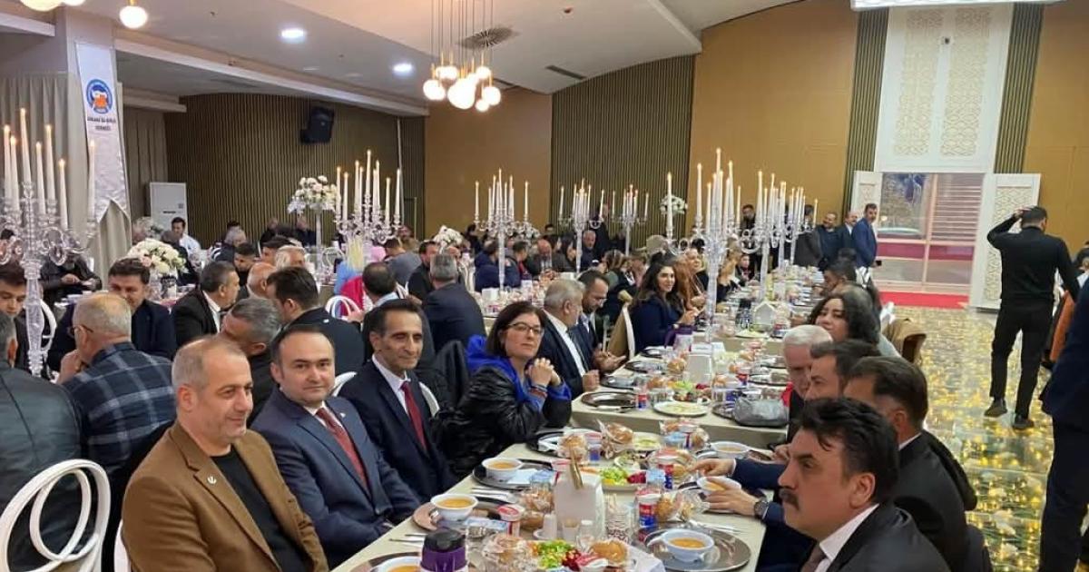 ankara sincanda iftarda bulustular gk1cpknb.jpg